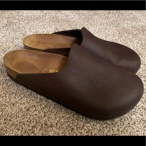 EUC Birkenstock Providence Brown Pebbled Clogs